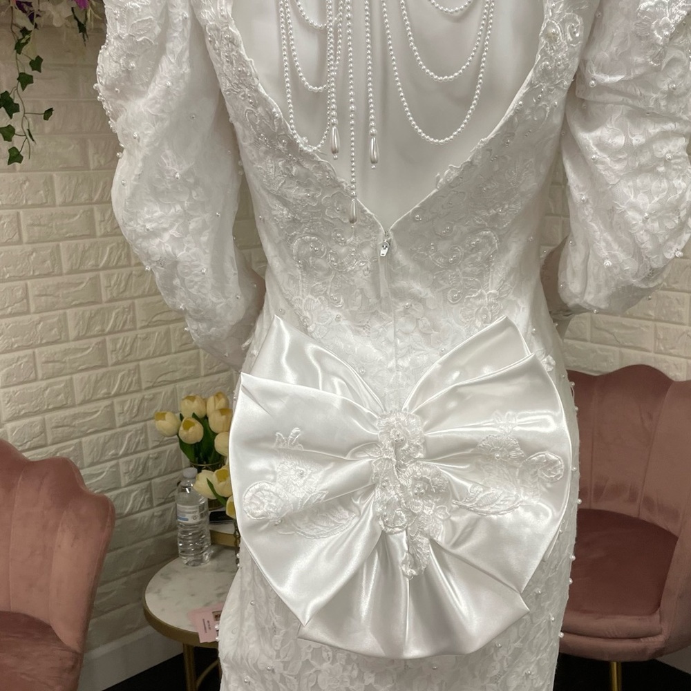 Vintage Pearl Wedding Gown - Picture 4 of 8